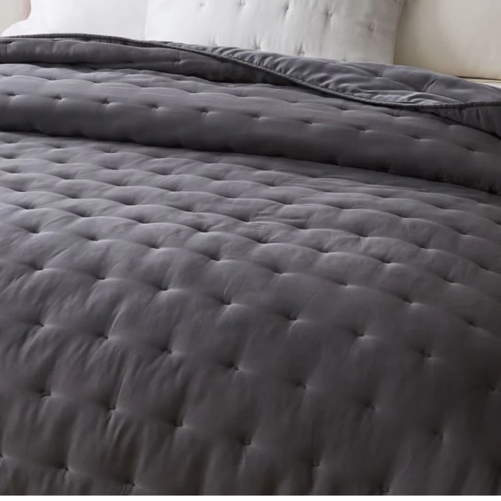 West Elm quilt/comforter (Queen/full)